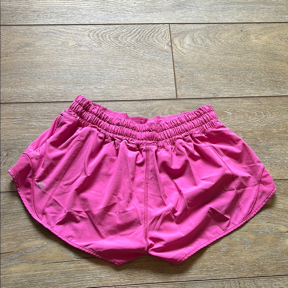 Lululemon Hotty Hot Short 2.5” - Picture 2 of 2